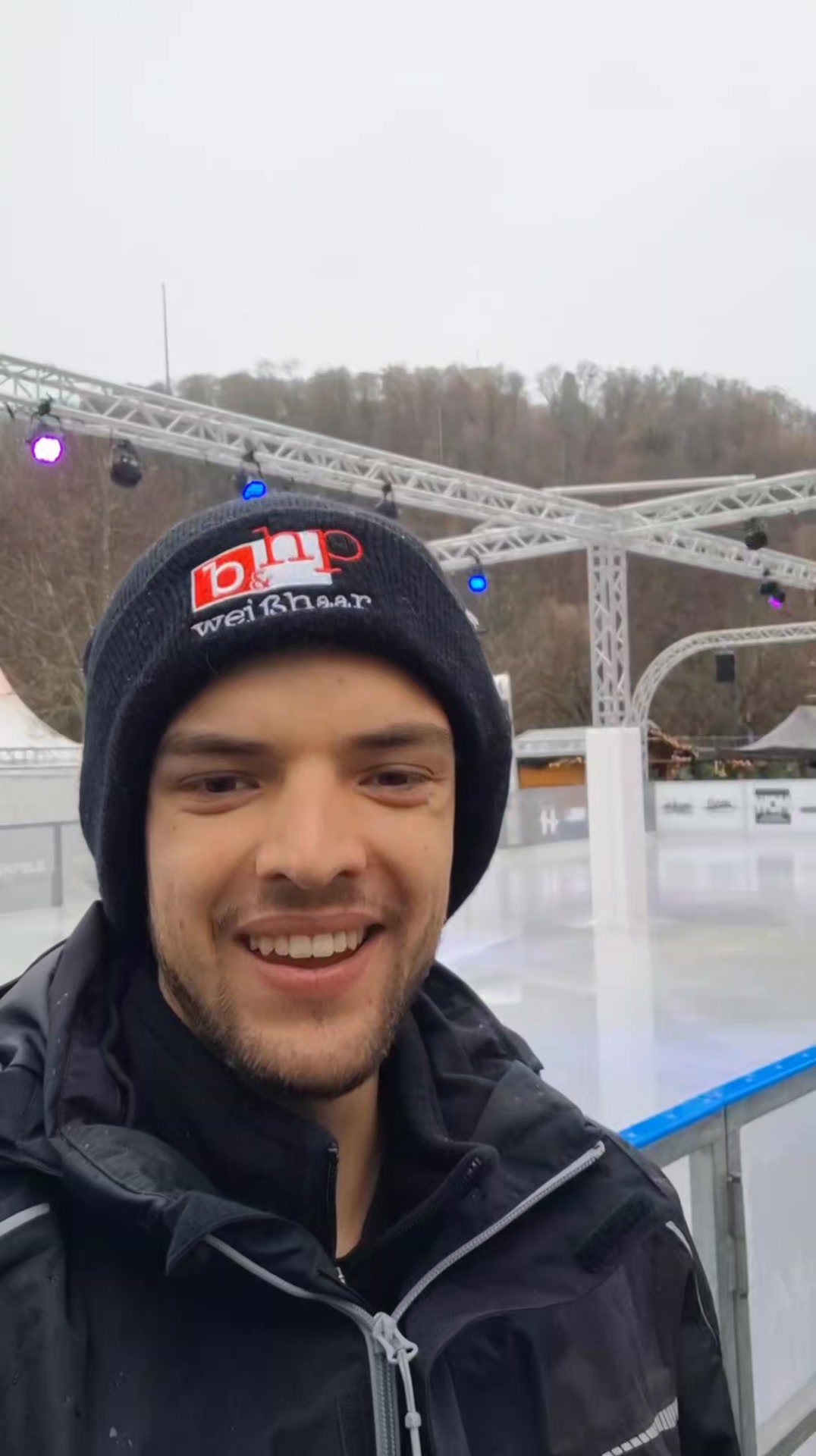 B&amp;HP Weißhaar Veranstaltungstechnik stattet Eisbahnen für Karoevents aus Für unseren Partner KAROevents statten wir auch in diesem Winter