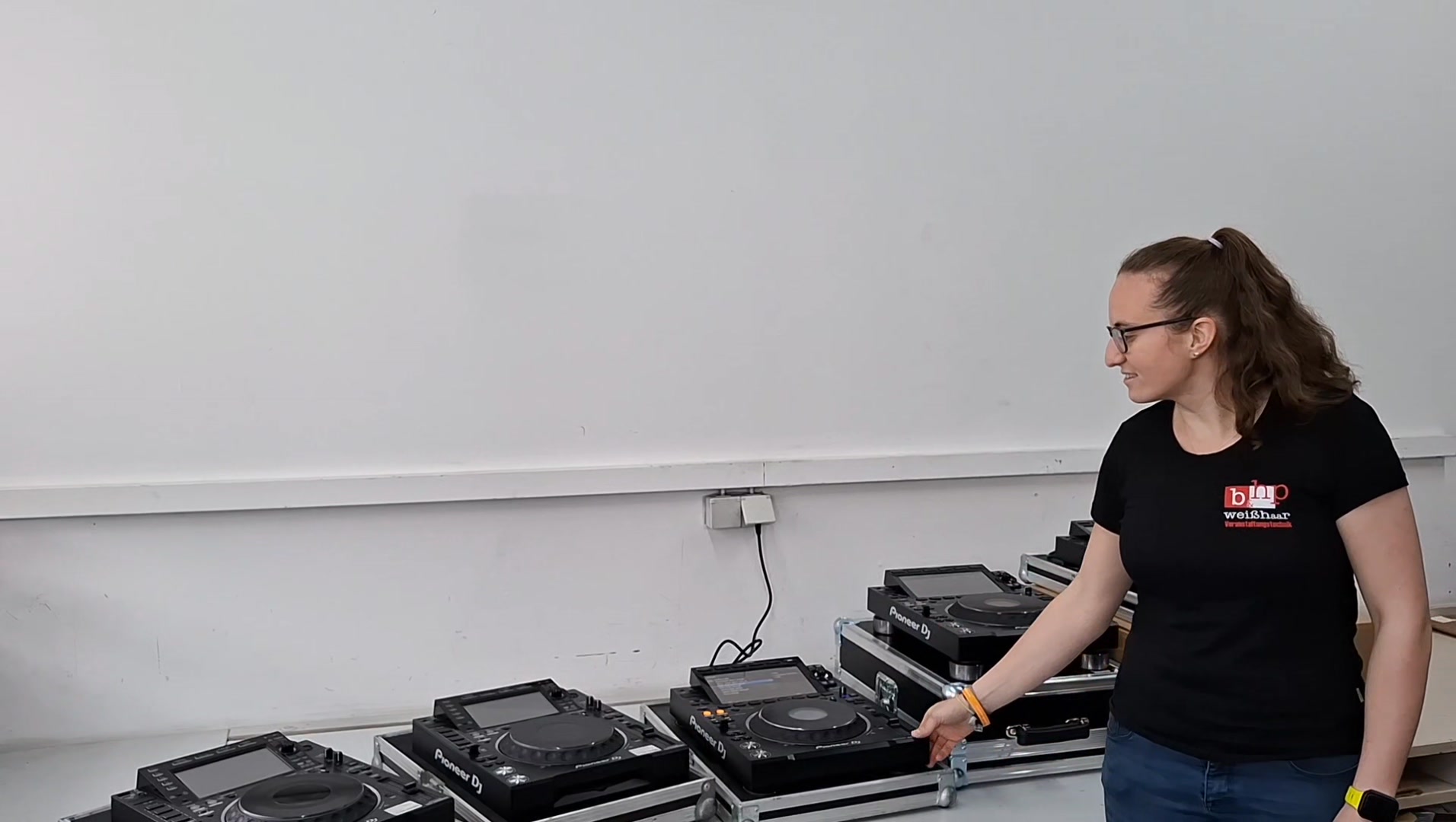 B&amp;HP Weißhaar Veranstaltungstechnik investiert in neue DJ Player  Wir haben neue Pioneer CDJ 3000 Player gekauft. Diese ergänzen